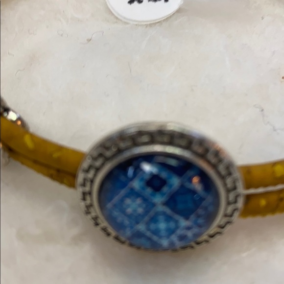 Acess - Picture 2 of 3